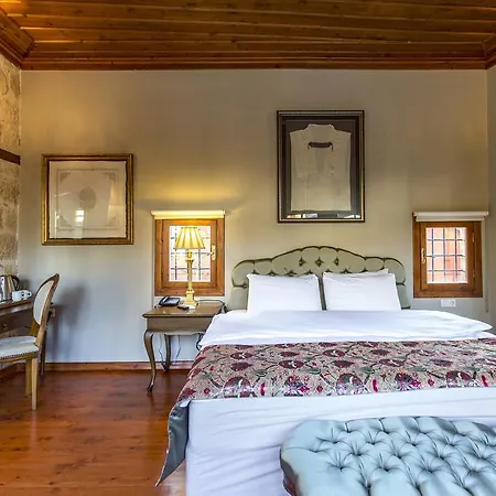 Candle Suites Hotel 4*